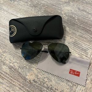 Black ray ban sunglasses